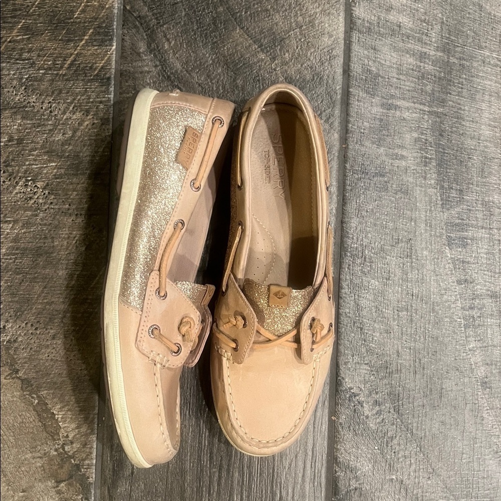 Sperry Women's Beige leather Loafers with Gold Accents